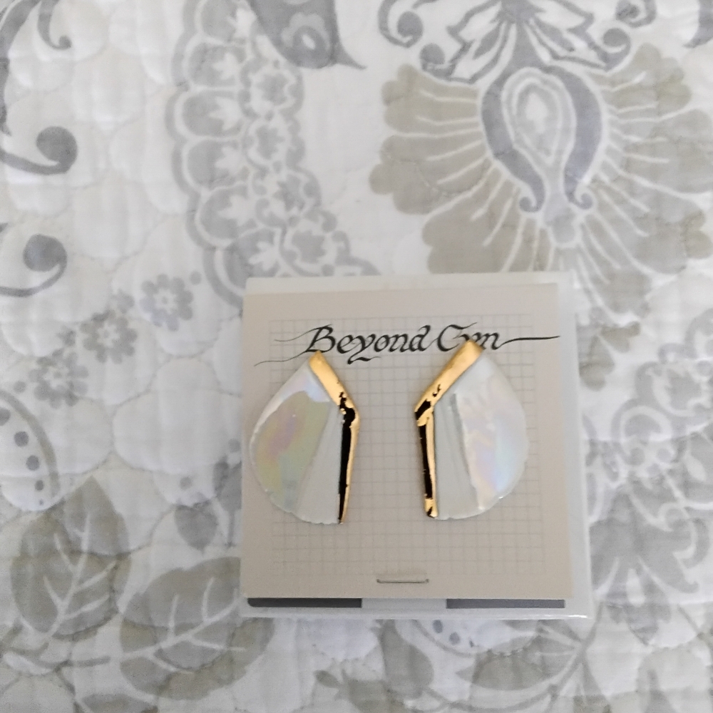 NWT "Beyond Cyn" Mother of Pearl Earrings.